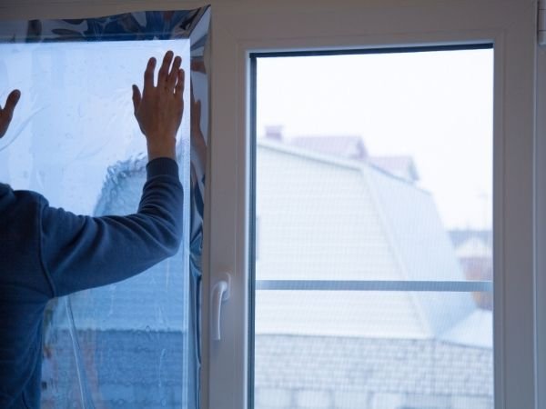 Melhore o isolamento solar com película fumê em Brazabrantes